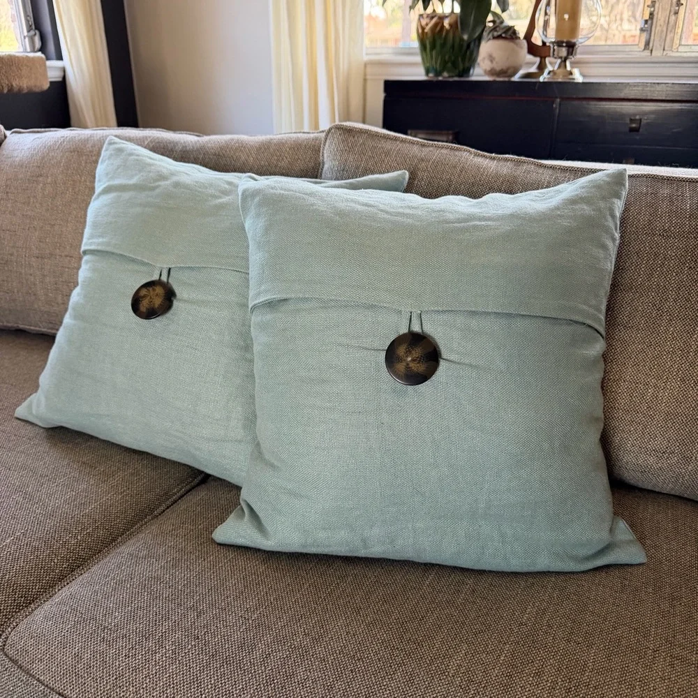 Pottery‎ Barn 18x18 Linen Button Pillows Aqua Down Set of 2